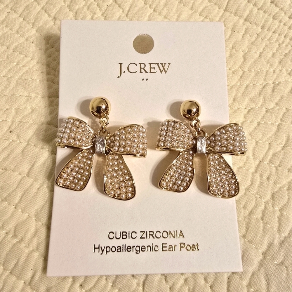NWT J. Crew Faux Pearl Gold Colored Bow Earrings - Picture 1 of 1